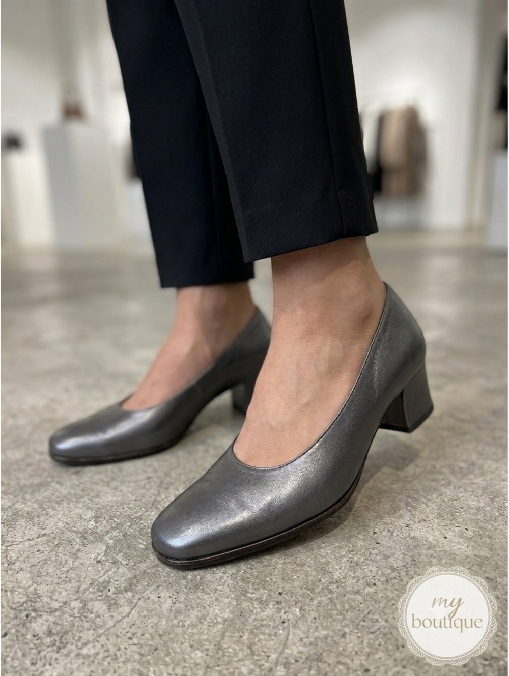 Salvatore Ferragamo Gray Metallic Leather Pumps Gold Heel Accent Size 9 B Italy